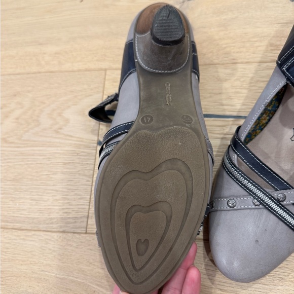 Remonte Two-Tone Gray and Black Mary Jane Heels - Picture 3 of 5